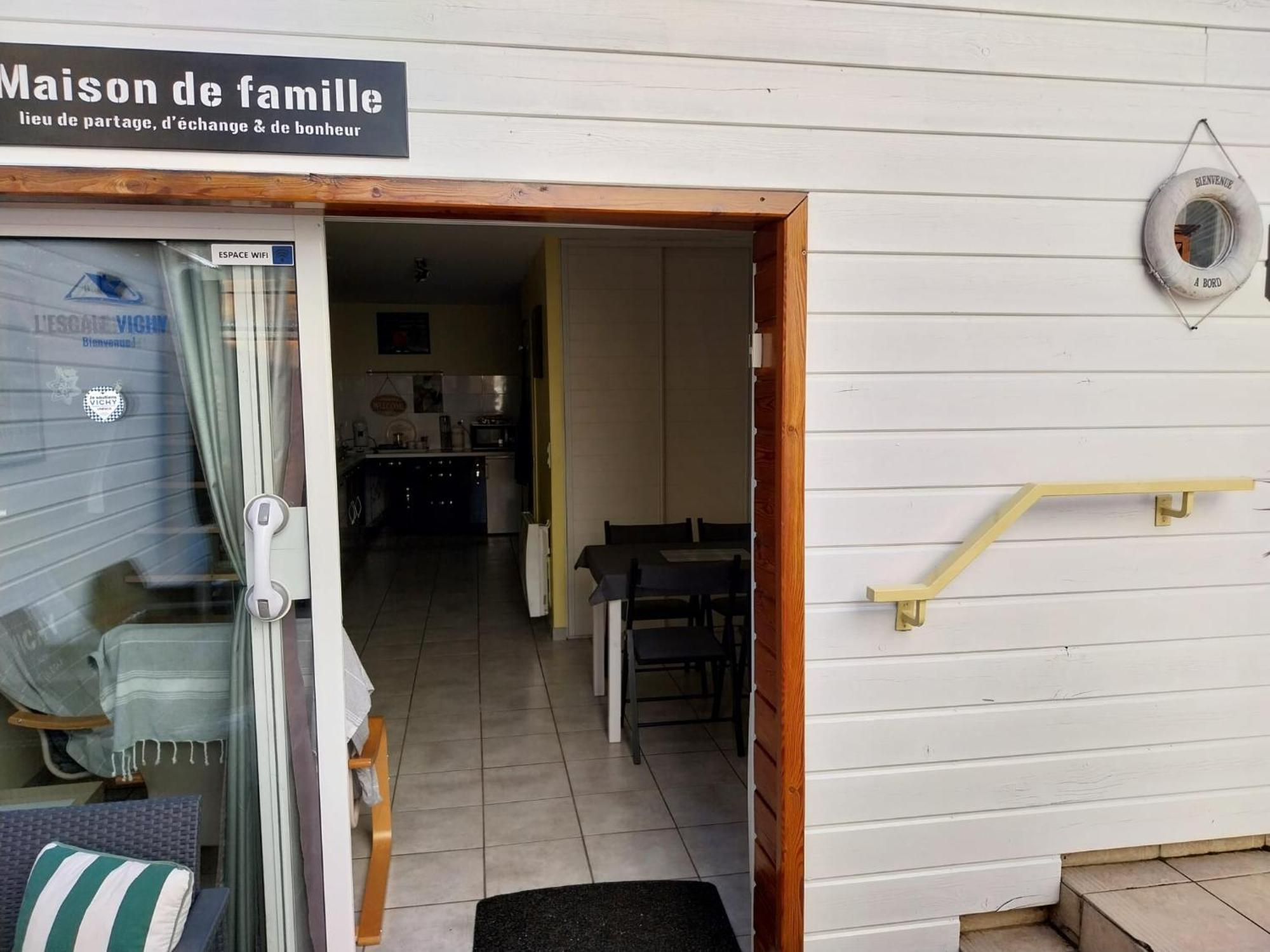 L'Escale Vichy Villa Екстериор снимка