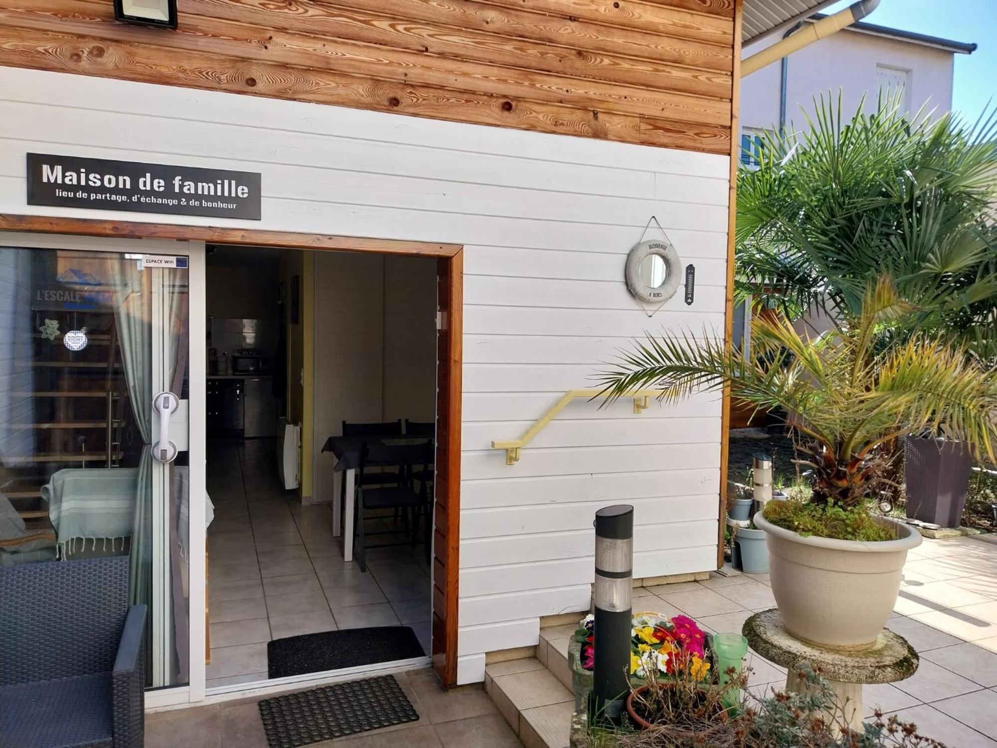 L'Escale Vichy Villa Екстериор снимка